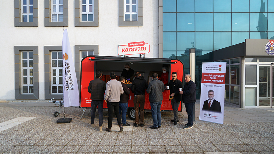 Büyükşehir Belediyesi, KSÜ ve KİÜ kampüslerinde kurduğu stantlarda her gün