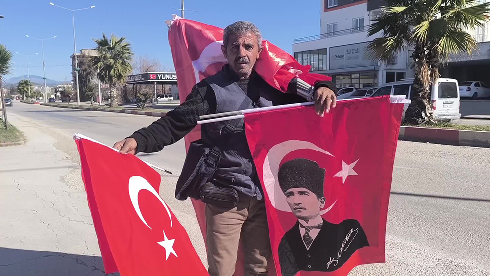 Osmaniyeli seyyar satıcı”Pazara gidiyoruz, pazarda paramız yetmiyor,birini alıyorsak birini alamıyoruz”