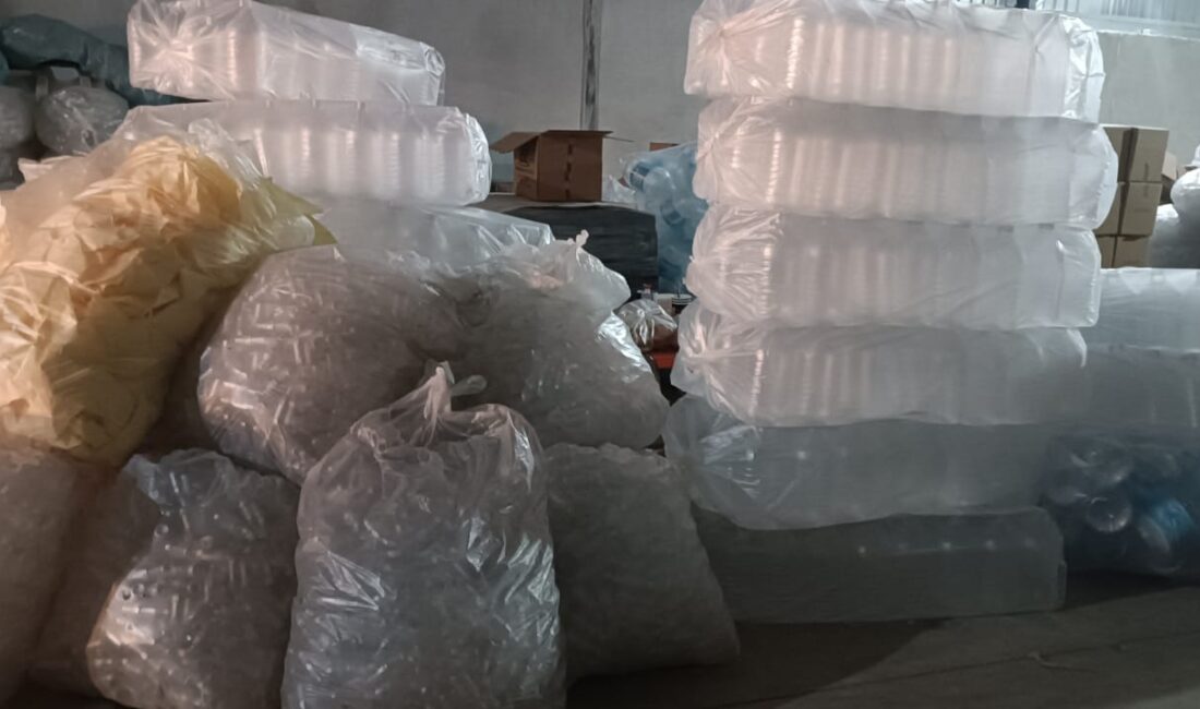 Gökhan KESKİNCİ/ADANA, – ADANA’da bir depoda inceleme yapan Seyhan Belediyesi’ne