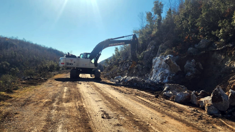 Büyükşehir Belediyesi, Andırın kırsalında ulaşımı iyileştirmek ve vatandaşlara daha konforlu