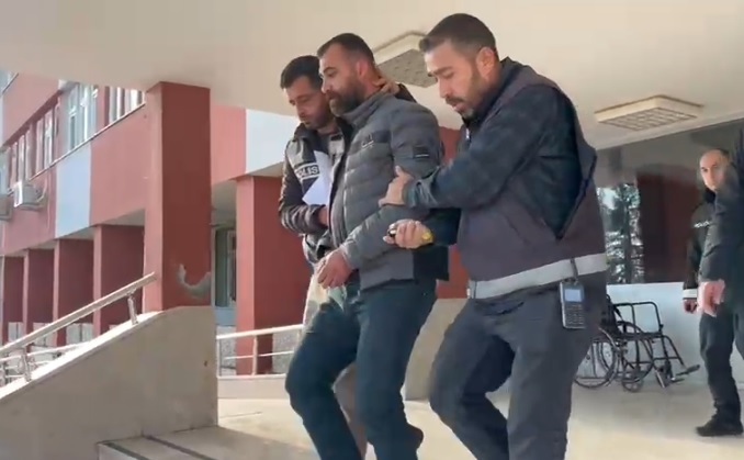 TUTUKLANDI Adana’da İmamoğlu Belediye Başkanı Kasım Karaköse’nin de içinde bulunduğu