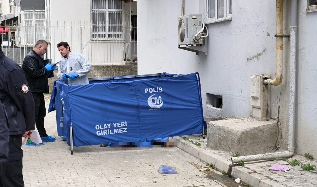 Anıl ATAR/ADANA, – ADANA’da cam silmek için 13’üncü kattaki evinin