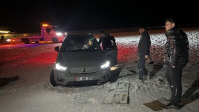 Furkan KAVUKLU/ KAYSERİ, – KAYSERİ’de, arkadaşlarıyla birlikte Erciyes’e drift yapmak