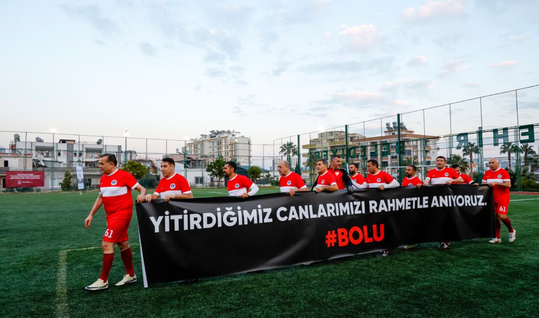 Eski futbolculardan şöhretler maçı Mustafa ERCAN/MERSİN, -MERSİN’in merkez Yenişehir ilçesinde