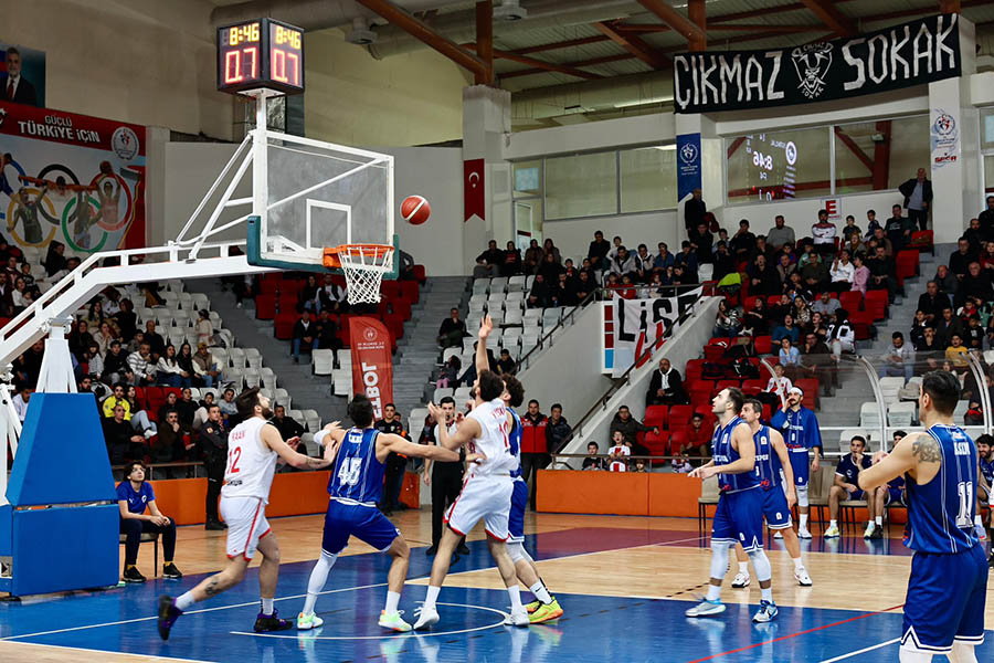 Türkiye Basketbol 2’Ligi’nin A Grubunda Mücadele eden Temsilcisimiz İstiklal Basketbol