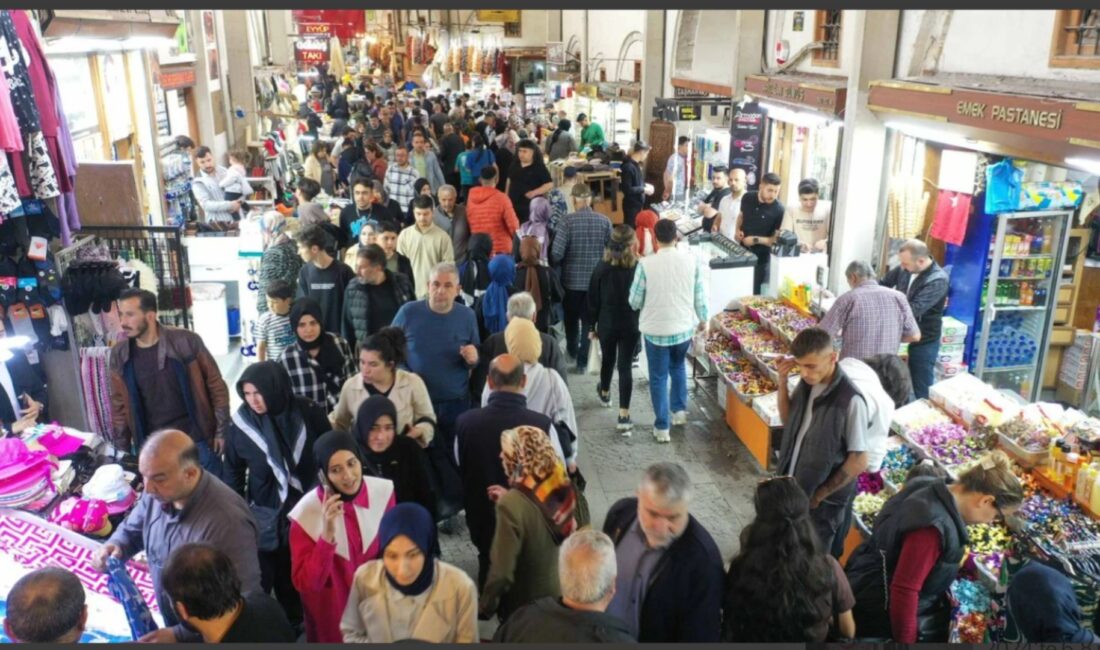 Kahramanmaraş’ta sayıları 300 bini aşan Suriyeliler gitmeye devam ediyor. Her
