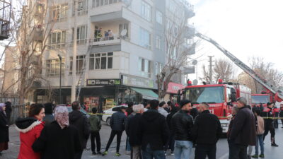 Furkan KAVUKLU/KAYSERİ, -KAYSERİ’de 4 katlı binanın bodrum katında çıkan yangın