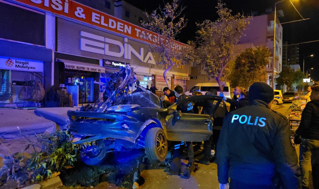 Ali GÖKDAL/KOZAN (Adana), – ADANA’nın Kozan ilçesinde kontrolden çıkan otomobil,