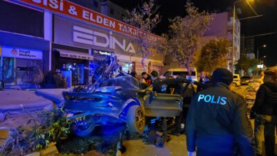 Ali GÖKDAL/KOZAN (Adana), – ADANA’nın Kozan ilçesinde kontrolden çıkan otomobil,