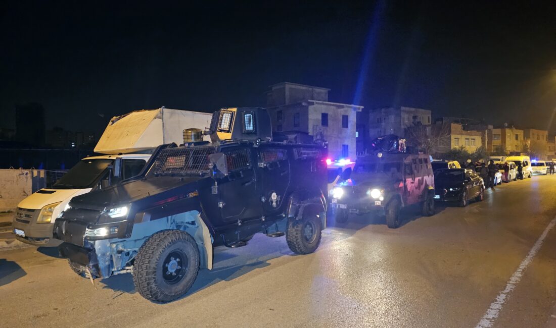 Gökhan KESKİNCİ/ ADANA, – ADANA’da polis merkezi inşaatına molotof kokteyli