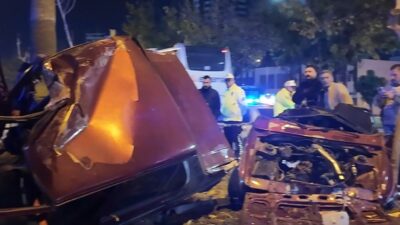 ADANA, – ADANA’da kontrolden çıkıp, refüjdeki aydınlatma direğine çarparak ortadan