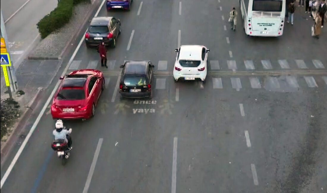 Anıl ATAR/ADANA, – ADANA’da trafik lambası olmayan geçitlerde yayalara yol