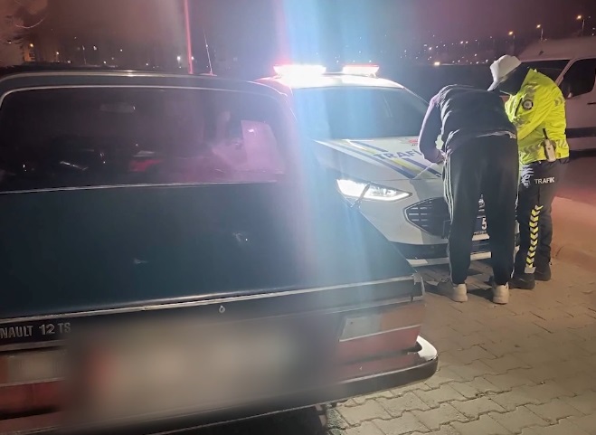 Furkan KAVUKLU/KAYSERİ, – KAYSERİ’de yüksek sesle müzik dinleyip çevreye rahatsızlık