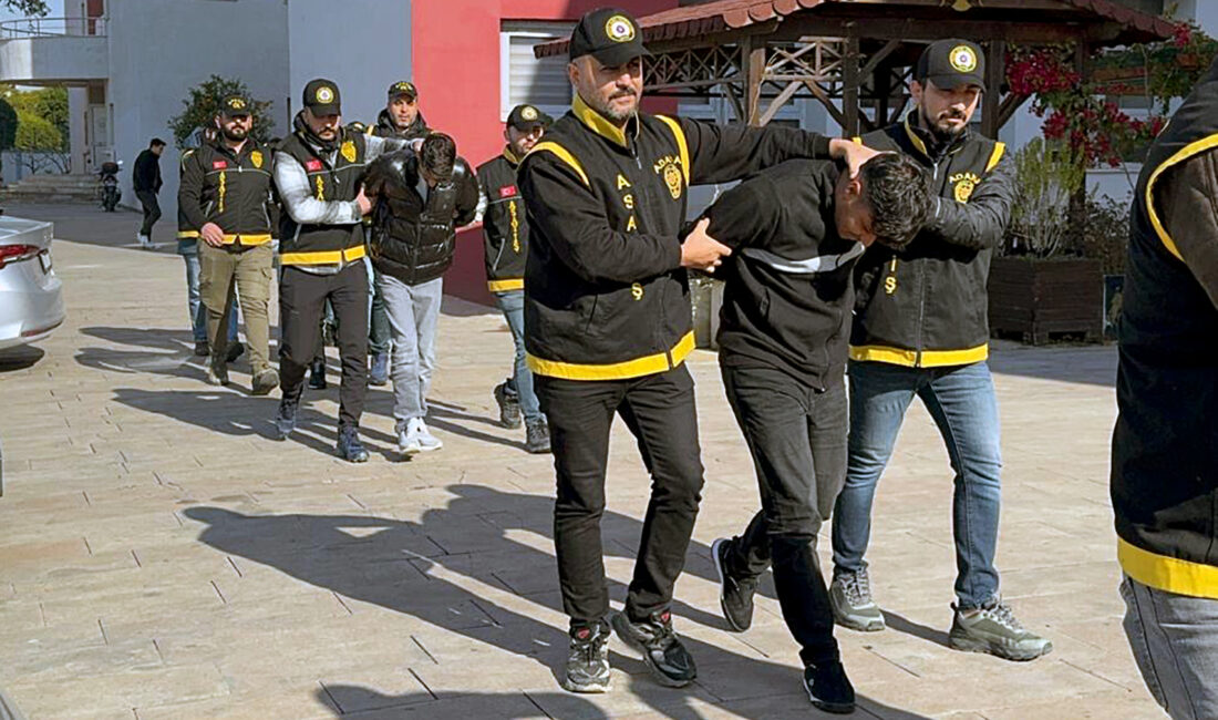 Anıl ATAR-Yaşar SERİNTÜRK/ADANA, – ADANA’da, kendilerini ‘Duygusuzlar Çetesi’ olarak adlandıran,