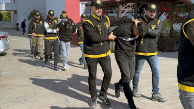 Anıl ATAR-Yaşar SERİNTÜRK/ADANA, – ADANA’da, kendilerini ‘Duygusuzlar Çetesi’ olarak adlandıran,