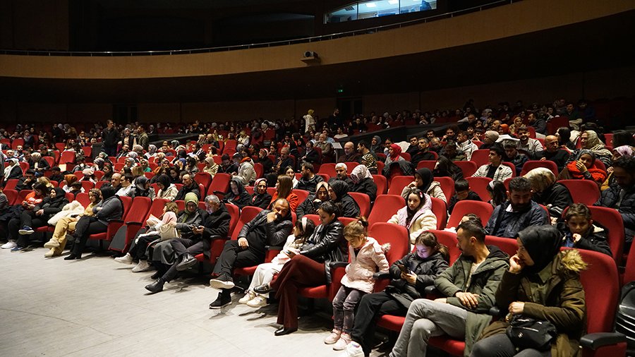 Yetiskin Tiyatrosu 1