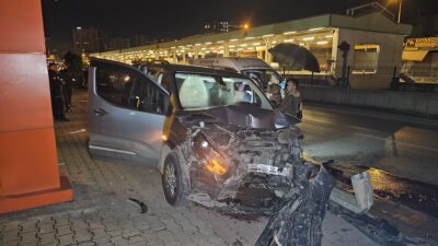 Gökhan KESKİNCİ/ ADANA, – ADANA’da hafif ticari aracın çarptığı elektrikli
