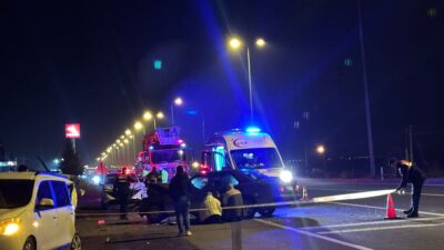 Furkan KAVUKLU/KAYSERİ, -KAYSERİ’de yol kenarında duran hafif ticari araç ile
