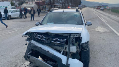 Kadir ÇELİK/ NURDAĞI (Gaziantep), – GAZİANTEP’in Nurdağı ilçesinde 2 otomobilin