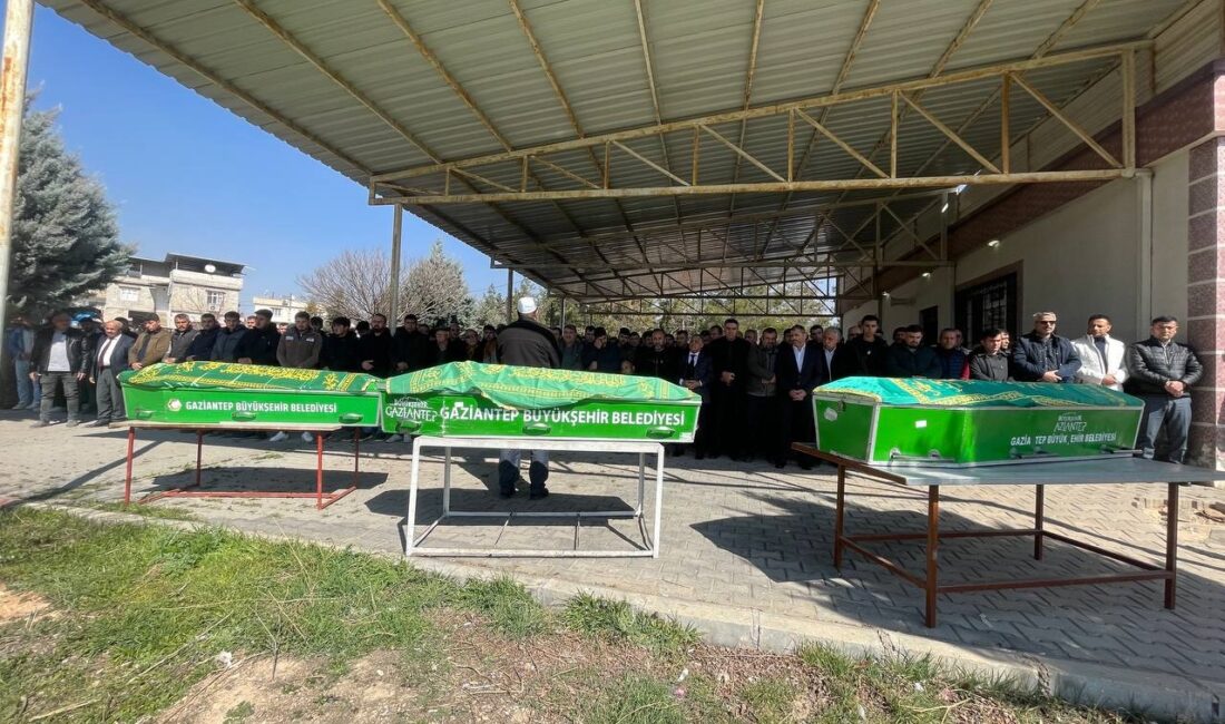 YAN YANA TOPRAĞA VERİLDİLER Gaziantep’in Oğuzeli ilçesinde sobadan sızan karbonmonoksit