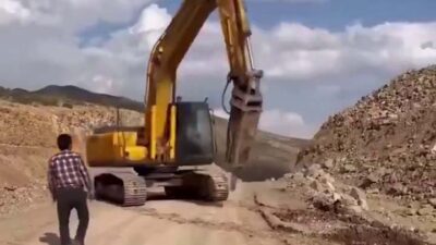 Mahir ALAN/ADIYAMAN, – ADIYAMAN’da, şantiyede kontrolden çıkan iş makinesini, tehlikeye