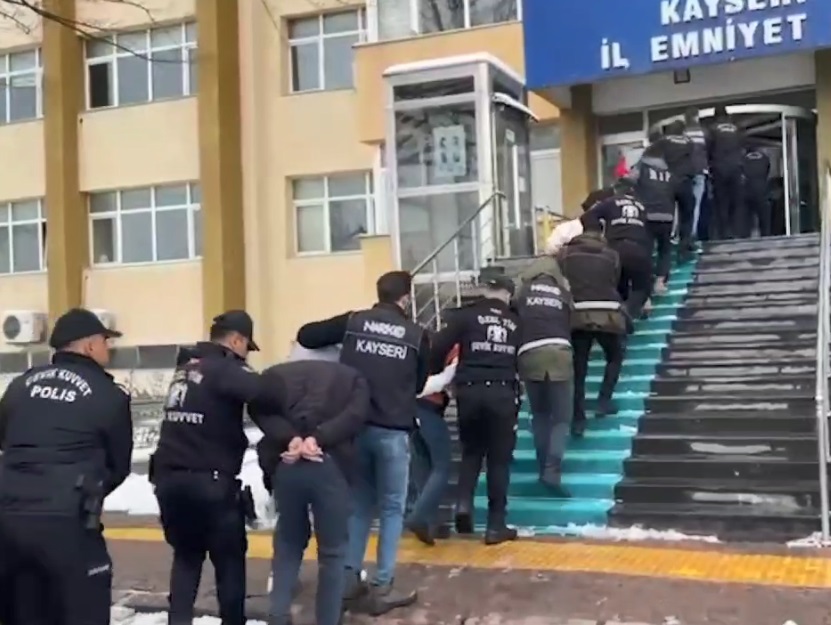 Furkan KAVUKLU/ KAYSERİ, – KAYSERİ’de uyuşturucu tacirlerine yönelik düzenlenen operasyonda
