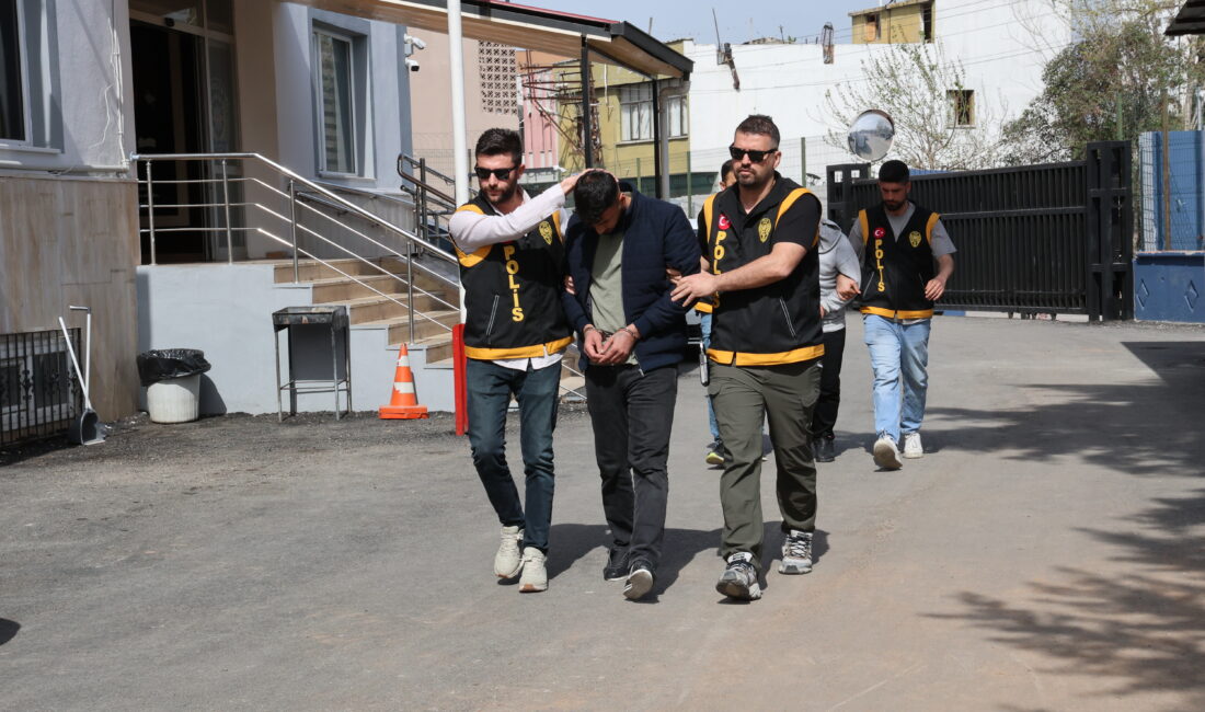 Gülşah ÖZGEN/ADANA, – ADANA’da 15 bin TL borcu olduğu iddiasıyla