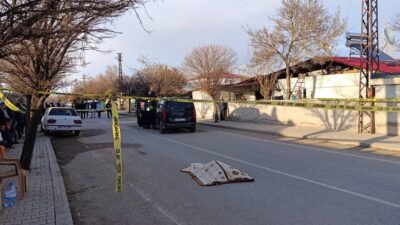 Kahramanmaraş'ın Elbistan ilçesinde, Söğütlü beldesi girişinde meydana gelen trafik kazasında