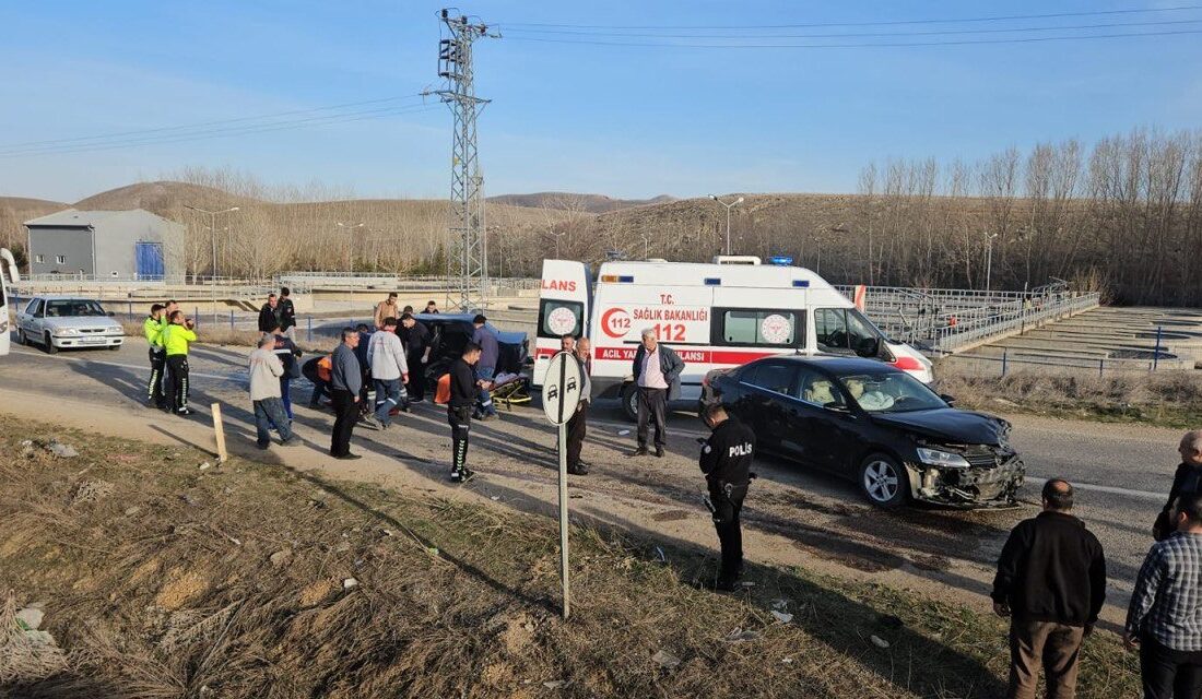 Kahramanmaraş’ın Afşin ilçesinde yaşanan zincirleme trafik kazasında 5 kişi yaralandı.