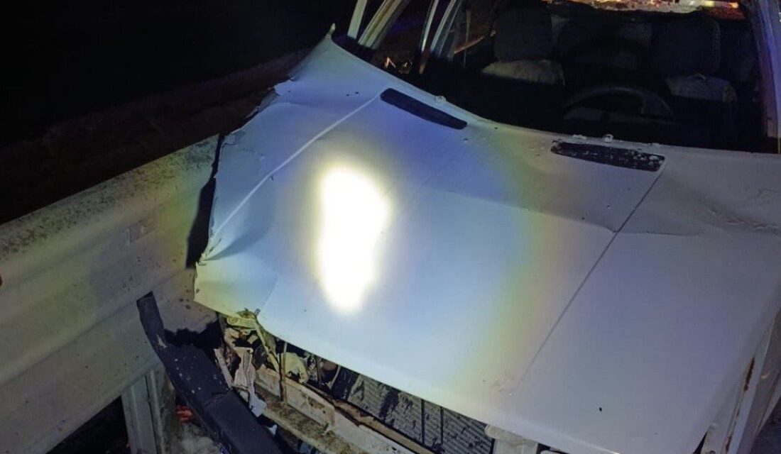 Kahramanmaraş’ta otomobilin bariyerlere çarpması sonucu 2 kişi yaralandı. 
