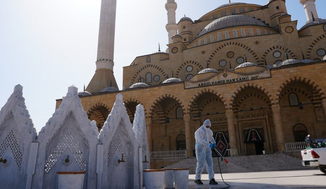 Ramazan Bayramı öncesi şehirde geniş kapsamlı bir ilaçlama ve dezenfeksiyon