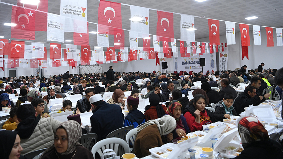 Büyükşehir Belediyesinin “İlçemde İftar Var” programı bu kez Çağlayancerit’te vatandaşlarla