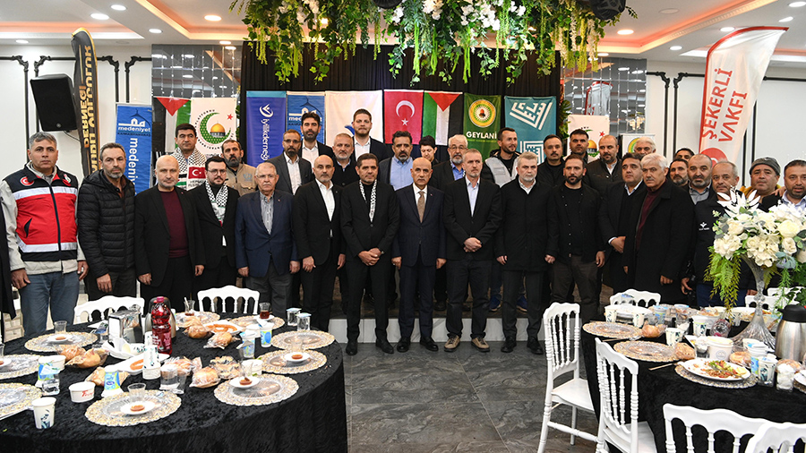 Gönüllü sivil toplum kuruluşları iş birliğiyle Gazze yararına düzenlenen iftar