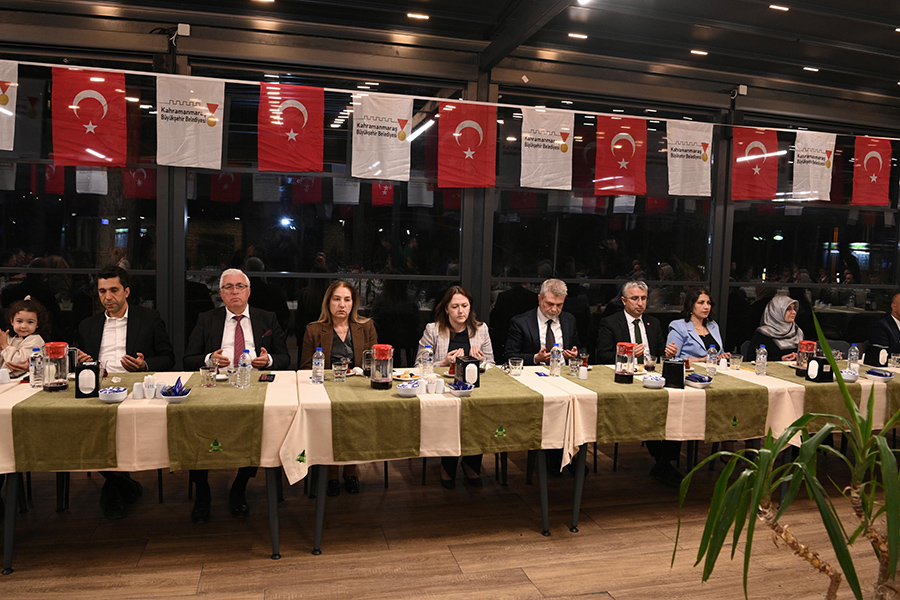 Büyükşehir Belediye Başkanı Fırat Görgel, ilçe belediye başkanları ve meclis