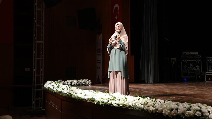 Büyükşehir Belediyesinin düzenlediği Ramazan etkinlikleri kapsamında yazar Saliha Erdim, NFK