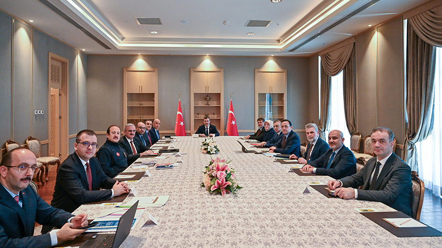AK Parti Kahramanmaraş heyetiyle birlikte Cumhurbaşkanı Yardımcısı Cevdet Yılmaz’ı ziyaret