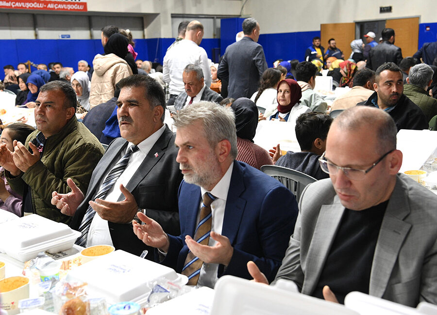Büyükşehir Belediyesinin düzenlediği “İlçemde İftar Var” programı Türkoğlu’nda vatandaşlarla buluştu.