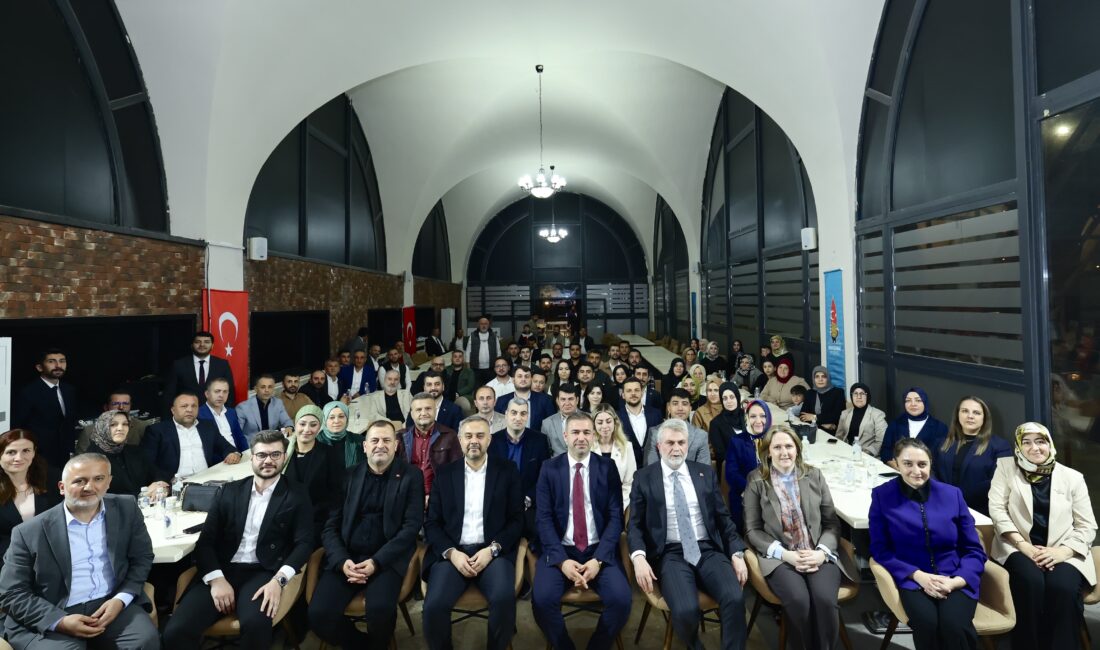 AK Parti Onikişubat İlçe Başkanı Durdu Safa Kekeç öncülüğündeki ana