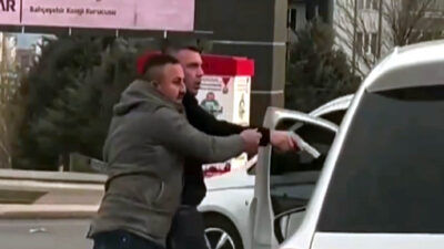 Ömer KOÇ/KAHRAMANMARAŞ, – KAHRAMANMARAŞ’ta trafikte tartışan sürücülerden biri, diğerine silah