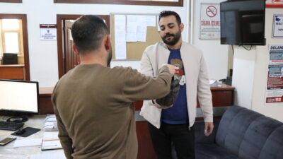 Samed Aydın SUN/KAYSERİ, – KAYSERİ’de otomobilinin lastiği patlayan İsmet Ünalmış