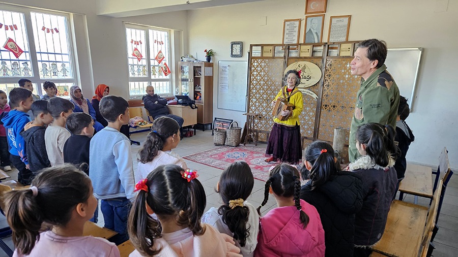 Dunya Anlaticilar Soleni 6