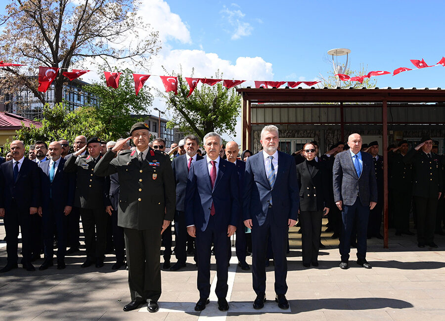 Şehre İstiklal Madalyası verilişinin 100. yılında düzenlenen kutlama programına katılan
