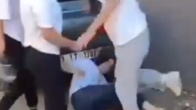 ADANA, – ADANA’da 3 kız, kendilerine küfrettiğini iddia ettikleri kızı,