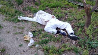 Yusuf YILDIZ/ ADANA, – ADANA’da arıcılık yapan İlhami Özden, sol