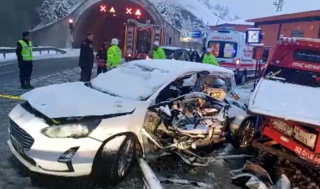 Ömer KOÇ/ KAHRAMANMARAŞ, – KAHRAMANMARAŞ’ta, kar nedeniyle kayganlaşan yolda önündeki