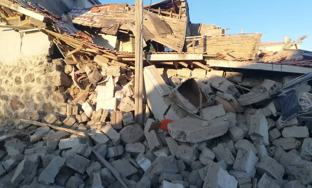 Furkan KAVUKLU/KAYSERİ, – KAYSERİ’de ahır ve üzerindeki evin çökmesi sonucu