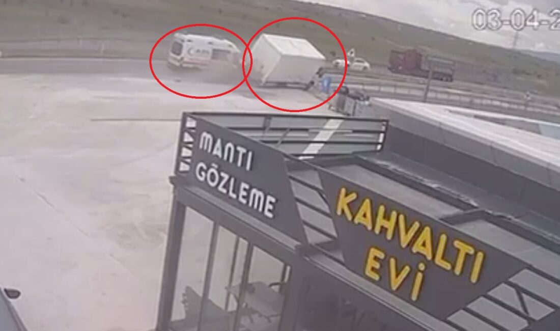 GÜVENLİK KAMERASI ORTAYA ÇIKTI Kayseri-Malatya yolunda hasta taşıyan ambulansın kamyonete