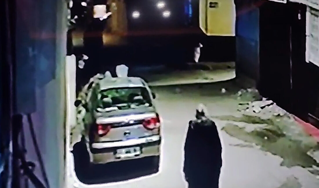 Anıl ATAR-Yaşar SERİNTÜRK/ADANA, – ADANA’da yüzlerini kapüşon ve cerrahi maskeyle