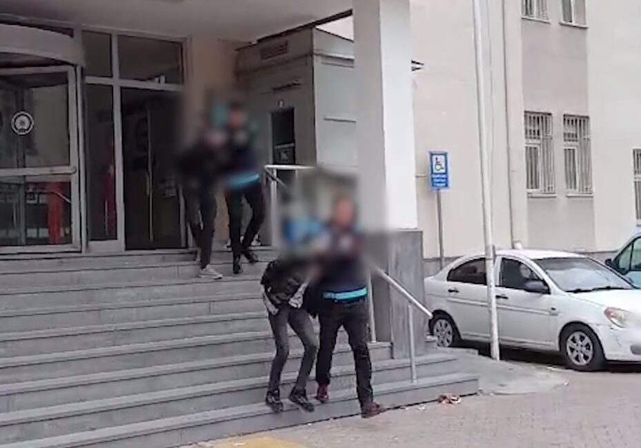 KAYSERİ, – KAYSERİ’de bir parkta ‘yağma’ ve ‘silahlı tehdit’ olayını