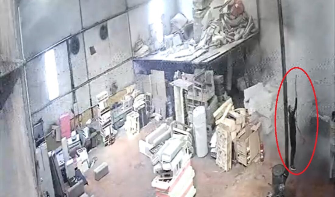 Samed Aydın SUN/KAYSERİ, – KAYSERİ’deki bir mobilya fabrikasında çıkan yangın,